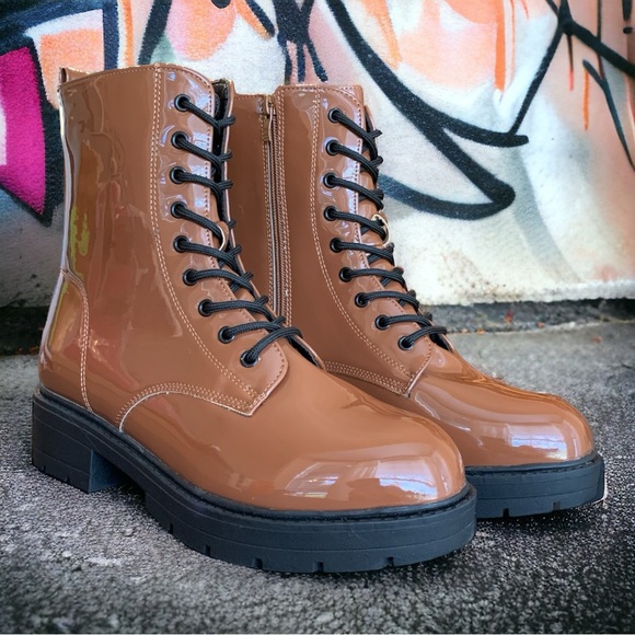 NEW Top Moda Brown All About It Patent Combat Boots Sz 8.5 - Picture 1 of 4